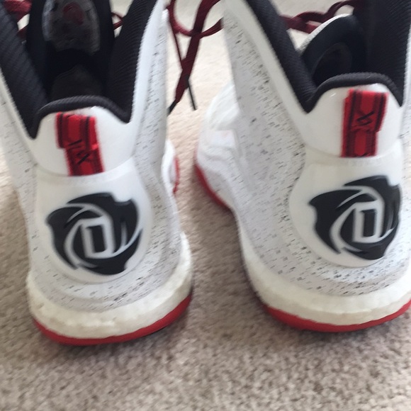 Derick rose basketball shoes - Picture 3 of 3